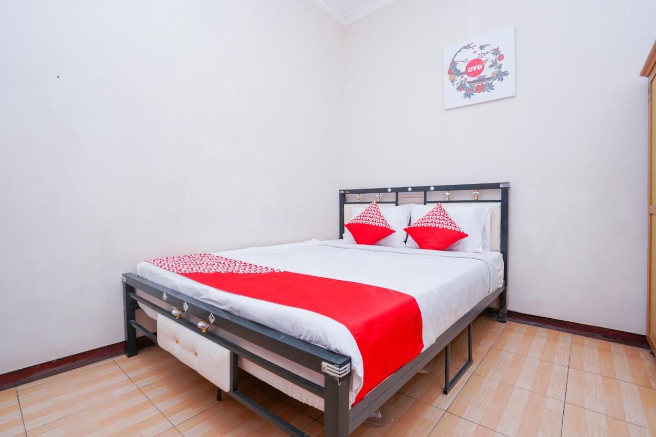 Collection O 1112 Comfitel Siwalankerto Aa4 Hotel Surabaya Luaran gambar